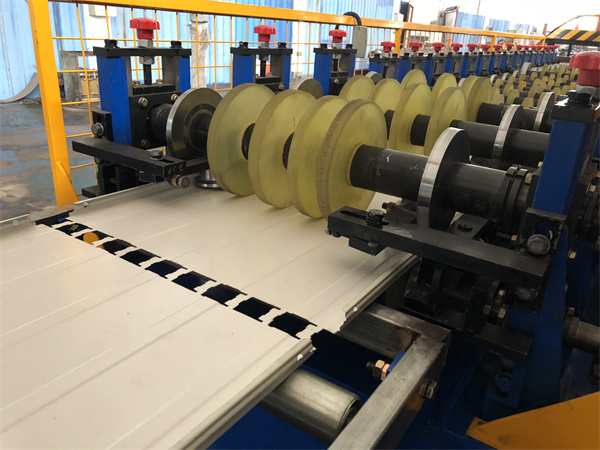 Racking Back panel Roll Forming Machine 06